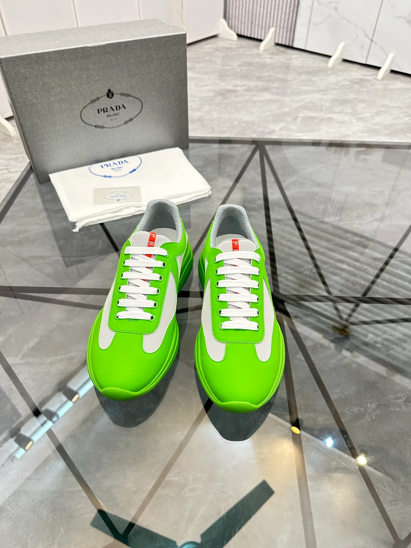 Men's shoes: 💰P360¥ Product trademark: Prada *"Prada*" low-top casual shoes Regular size: 35-47 (can be customized to 48) couple style Product materials: imported silk leather upper, breathable lining, original outsole. Number: 943